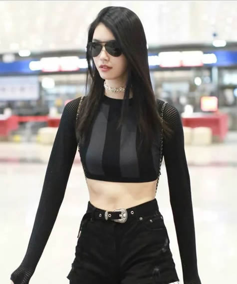 奚梦瑶维密秀试装：短款T恤展完美身材（图）