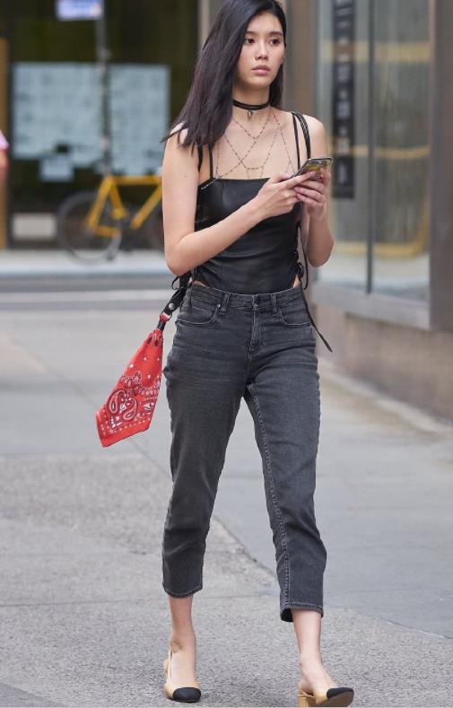 奚梦瑶维密秀试装：短款T恤展完美身材（图）