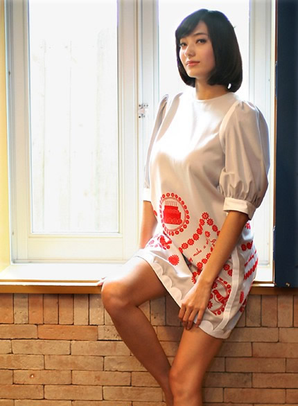 韩彩英个人资料简介：经历和性感写真（图）