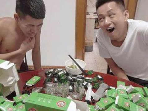 男子作死用风油精来煎鸡蛋吃（你想尝尝吗）