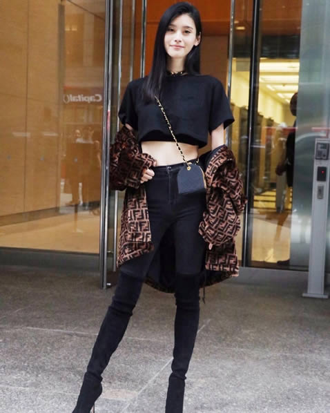 奚梦瑶维密秀试装:一身黑装扮秀出的小蛮腰(图) 奚梦瑶维密秀试装:一身黑装扮秀出的小蛮腰(图)