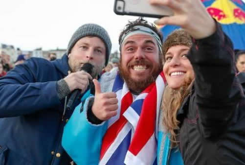 游泳5个月不上岸:每天游泳12小时吃香蕉补充热量 游泳5个月不上岸:每天游泳12小时吃香蕉补充热量