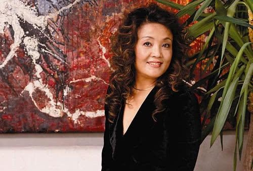 汪小菲想娶妈妈同款：因一件西装在一起的幸福家庭