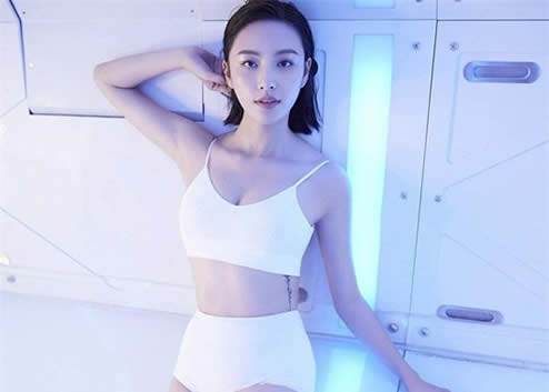 王思聪 陈雅婷同游日本被偶遇：王思聪女友陈雅婷资料