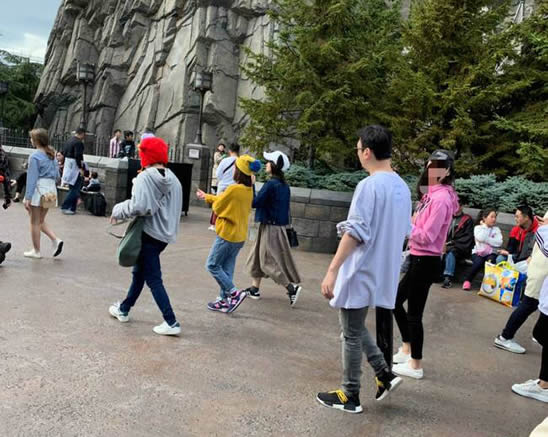 国民老公王思聪程雅婷日本合照:甜蜜互动恋情曝光 国民老公王思聪程雅婷日本合照:甜蜜互动恋情曝光