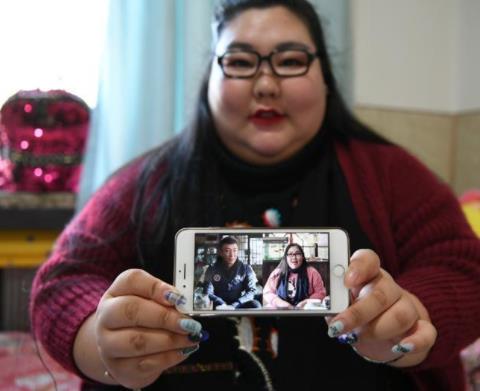 女演员胖到呼吸困难:体重293斤女演员的一组照片 女演员胖到呼吸困难:体重293斤女演员的一组照片