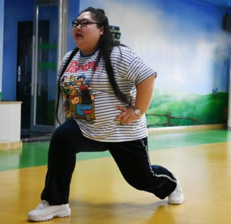 女演员胖到呼吸困难:体重293斤女演员的一组照片 女演员胖到呼吸困难:体重293斤女演员的一组照片