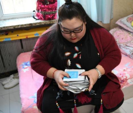 女演员胖到呼吸困难:体重293斤女演员的一组照片 女演员胖到呼吸困难:体重293斤女演员的一组照片