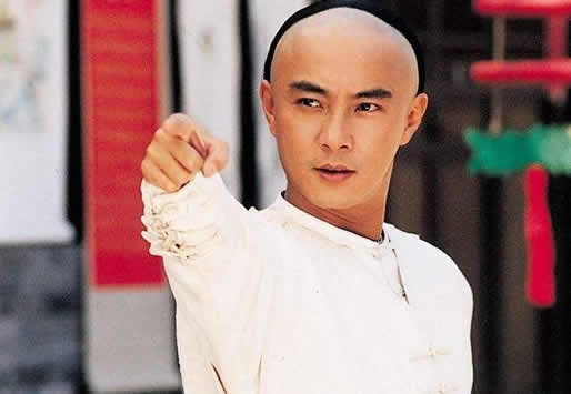 张卫健被吓一机灵这么回事:一动作表情笑翻众人 张卫健被吓一机灵这么回事:一动作表情笑翻众人