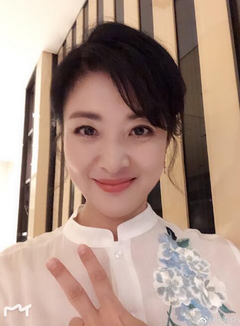 周涛忙里偷闲晒自拍：一组生活瞬间照气色红润（图）