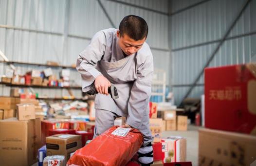 功夫小子变快递员：一大波功夫小子送快递照片来袭