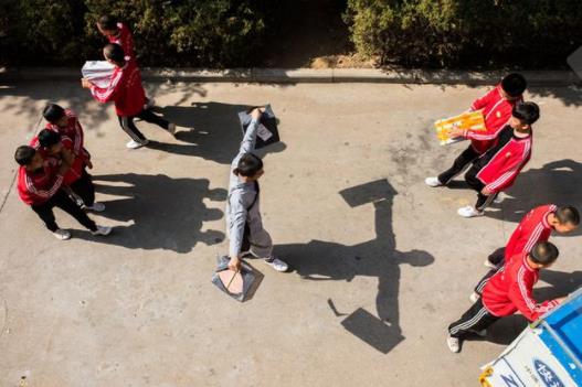 功夫小子变快递员：一大波功夫小子送快递照片来袭