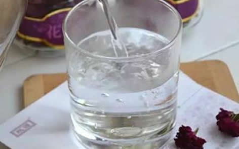 早上第一杯水喝什么,全世界的医生都推荐它!(温开水) 早上第一杯水喝什么,全世界的医生都推荐它!(温开水)