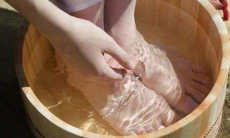 天天泡脚是养生还是慢性自杀?(泡脚禁忌)