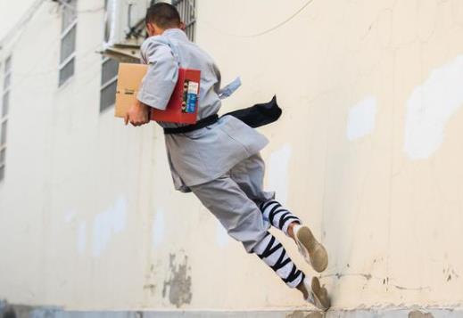 功夫小子变快递员:早上下订单下午就能收到 功夫小子变快递员:早上下订单下午就能收到