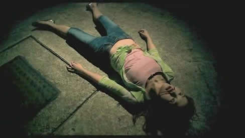 鬼上身的症状到底是什么：哪些人容易鬼上身行为表现