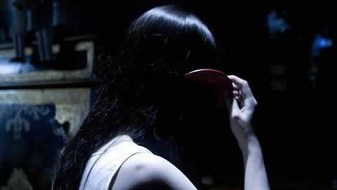 鬼上身的症状到底是什么：哪些人容易鬼上身行为表现