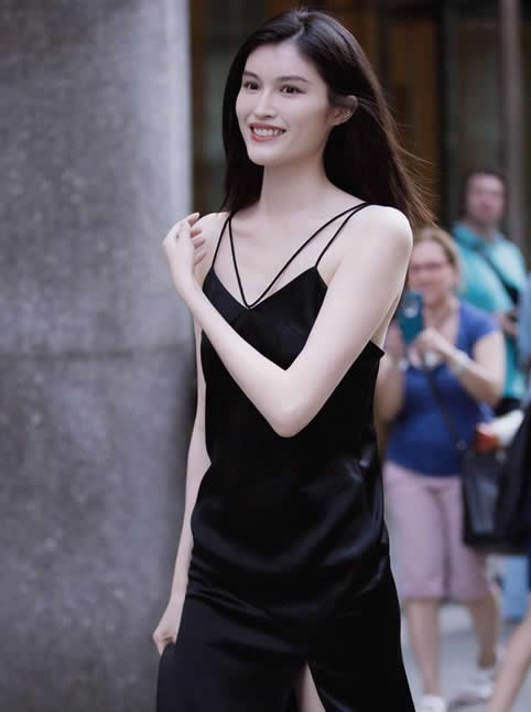 奚梦瑶维密走秀：自信美丽（图）