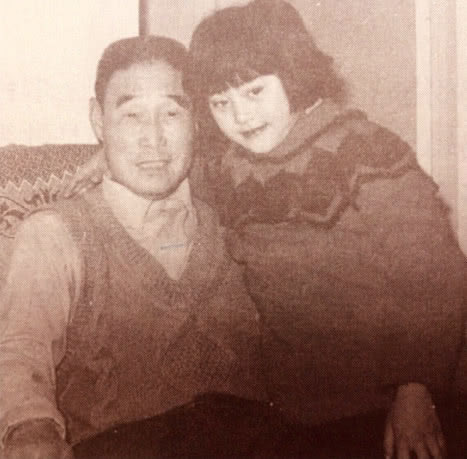 范冰冰范丞丞旧照:甜笑一家人(图) 范冰冰范丞丞旧照:甜笑一家人(图)