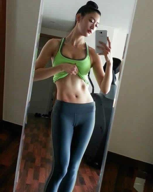 亚洲第一美女巨乳翘臀：晒性感健身照身材比例完美