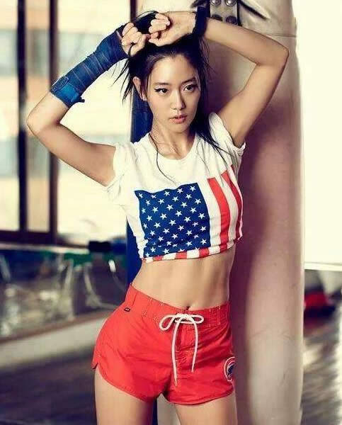 亚洲第一美女巨乳翘臀：晒性感健身照身材比例完美