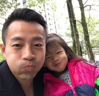 汪小菲晒小玥儿近照：变身高挑有气质的小公主了