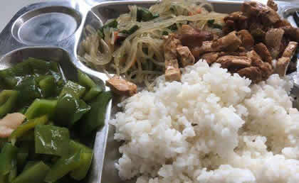 食堂1顿饭只花3元：都能吃到什么为什么没涨价原因曝光