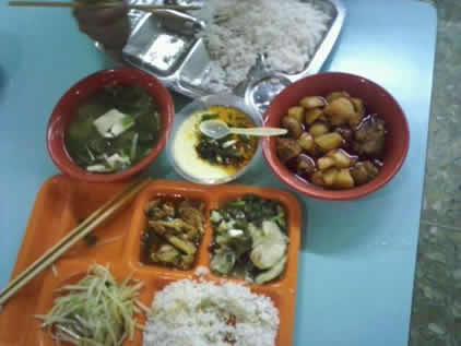 食堂1顿饭只花3元：都能吃到什么为什么没涨价原因曝光