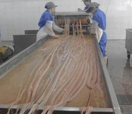 香肠都是这样做出来的:香肠制作全过程(图) 香肠都是这样做出来的:香肠制作全过程(图)