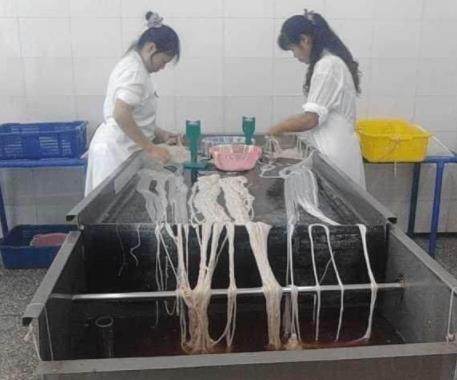 香肠都是这样做出来的:香肠制作全过程(图) 香肠都是这样做出来的:香肠制作全过程(图)