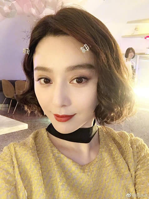 范冰冰庆生合照：甜甜的萌表情活泼可爱（图）