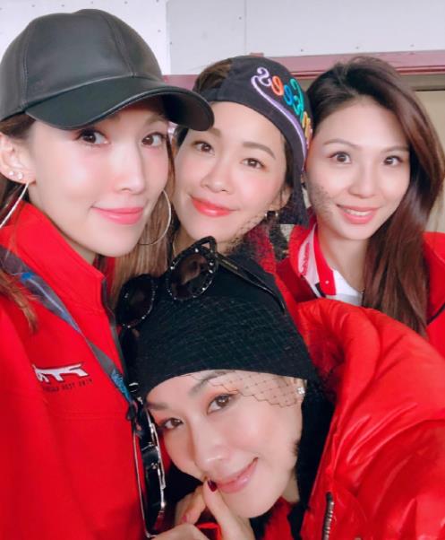 林志颖老婆秀恩爱：红色“战衣”画风齁甜（图）