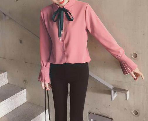 女人如何穿出优雅气质2018：女人味十足有气质