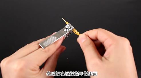 用了10年指甲刀才知道,上面加一根橡皮筋这么厉害