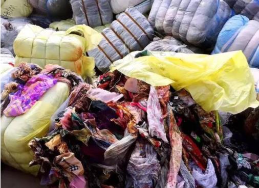 看到这样的衣服千万不要买,可能来自殡仪馆、太平间(图) 看到这样的衣服千万不要买,可能来自殡仪馆、太平间(图)