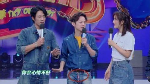 何炅 粉色内裤:详情真相是真是假画面截图闹了乌龙 何炅 粉色内裤:详情真相是真是假画面截图闹了乌龙