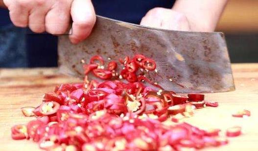 切辣椒再也不辣手小妙招(实用小窍门) 切辣椒再也不辣手小妙招(实用小窍门)