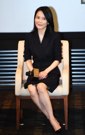 女明星坐姿盘点：女明星怎么做的吸引眼球无数