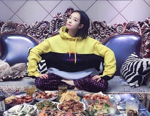 女明星坐姿盘点：女明星怎么做的吸引眼球无数