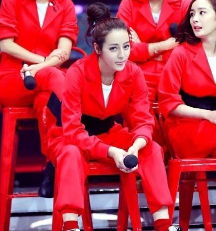 女明星坐姿盘点：女明星怎么做的吸引眼球无数