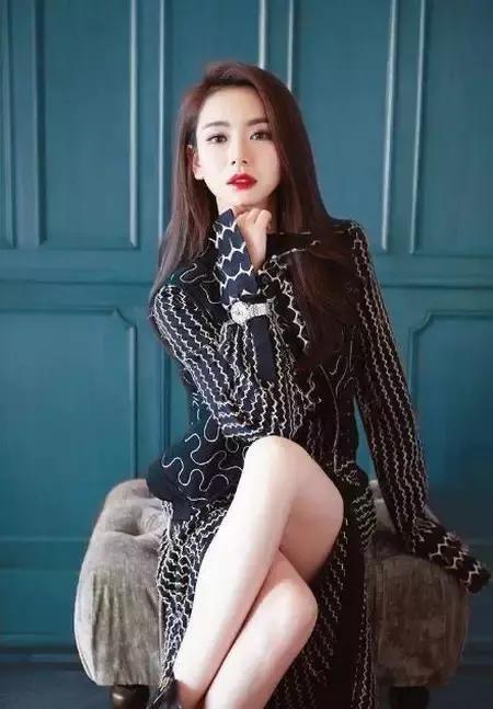 女明星坐姿盘点：女明星怎么做的吸引眼球无数