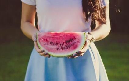 西瓜也分公母:西瓜公母哪个好吃(挑瓜技巧) 西瓜也分公母:西瓜公母哪个好吃(挑瓜技巧)
