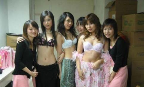 女大学生宿舍私照：罕见私生活写真（宅男福利）