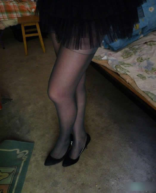 女大学生宿舍自拍美腿