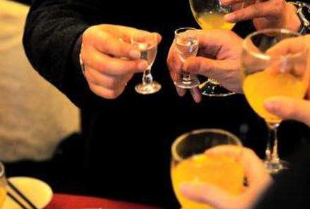 女职员饭局死亡是怎么回事:真相是什么为什么会死亡原因 女职员饭局死亡是怎么回事:真相是什么为什么会死亡原因