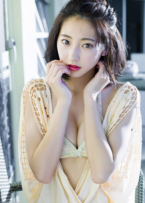 日本美女比基尼：私拍比基尼写真图