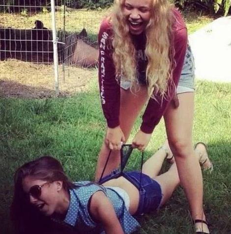 美女尴尬：公共场合令人尴尬的美女（图）