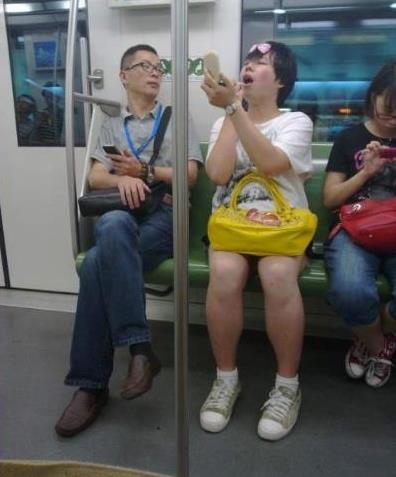 美女尴尬：公共场合令人尴尬的美女（图）