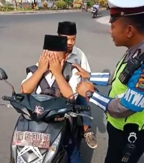 梨花暴雨式哭泣怎么回事:越哭越凶生动且形象(图) 梨花暴雨式哭泣怎么回事:越哭越凶生动且形象(图)