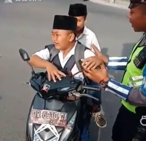 梨花暴雨式哭泣怎么回事:越哭越凶生动且形象(图) 梨花暴雨式哭泣怎么回事:越哭越凶生动且形象(图)